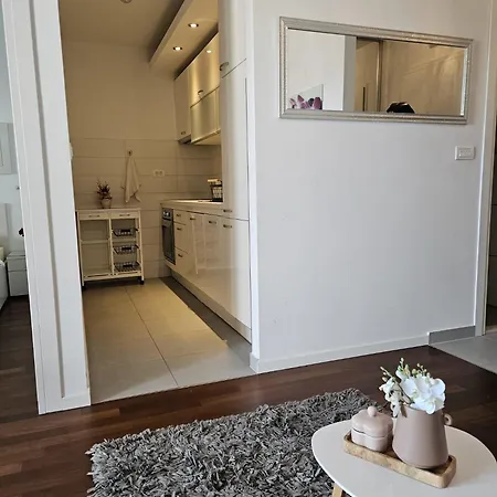 Bracera Znjan - Free Parking Apartman *